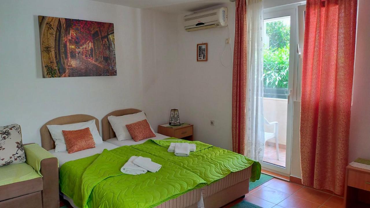 Guesthouse Tri Palme Bečići Exteriér fotografie